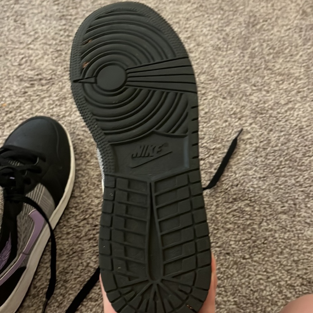 Woman’s jordans - Picture 6 of 8